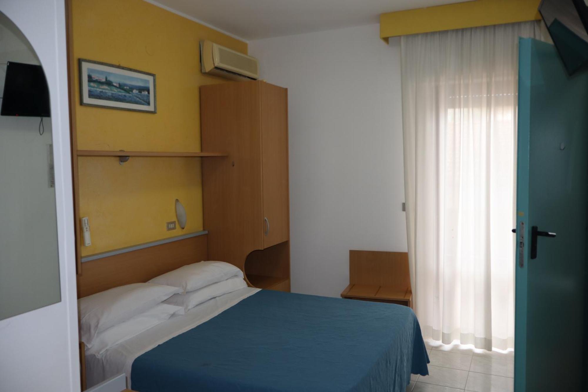 Hotel Albatros โรเซโต เดญา อาบรูซซี ภายนอก รูปภาพ