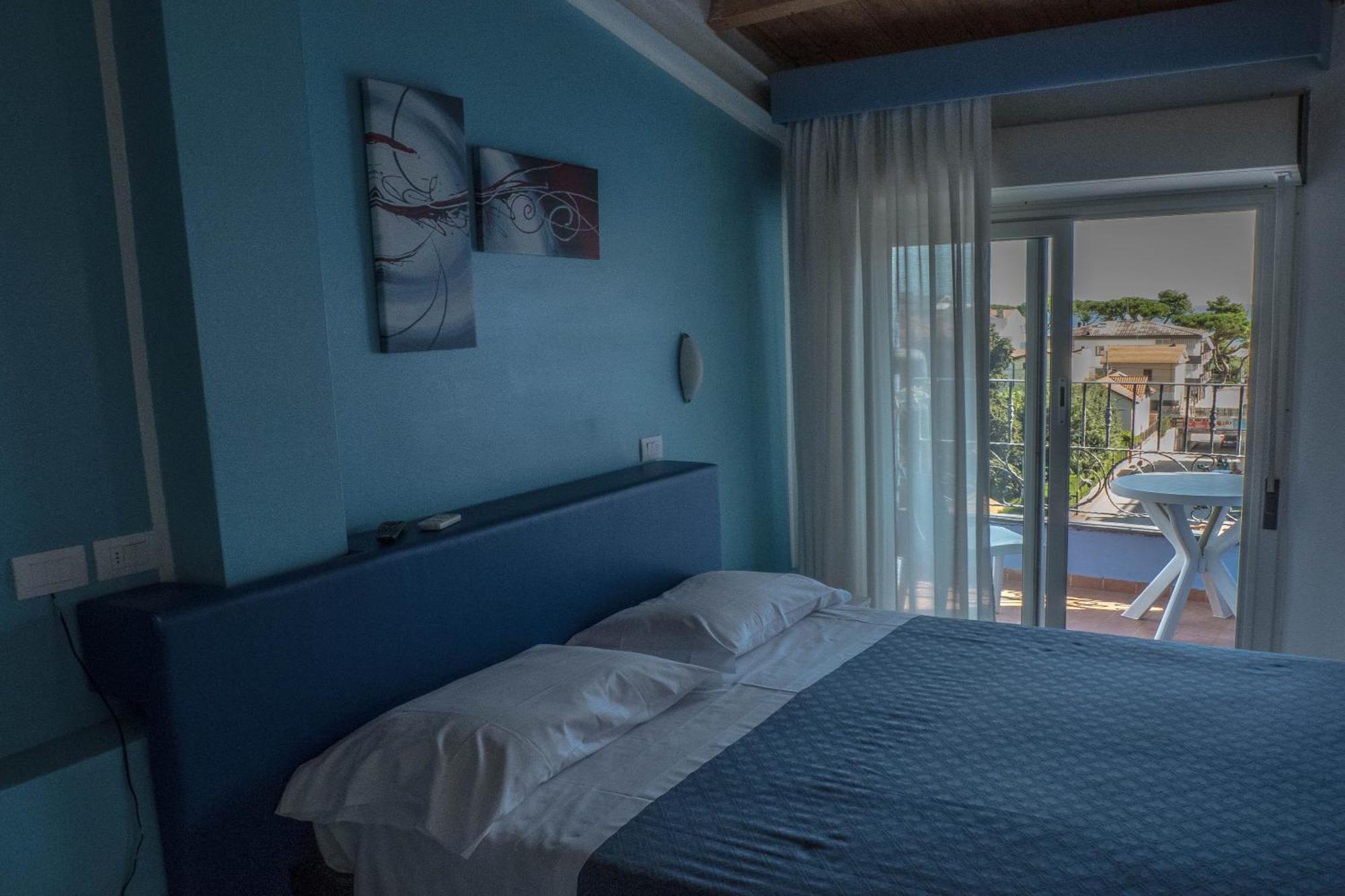 Hotel Albatros โรเซโต เดญา อาบรูซซี ภายนอก รูปภาพ